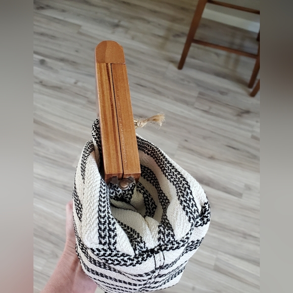 Antik Kraft Black and White Crossbody Bag - Picture 5 of 15